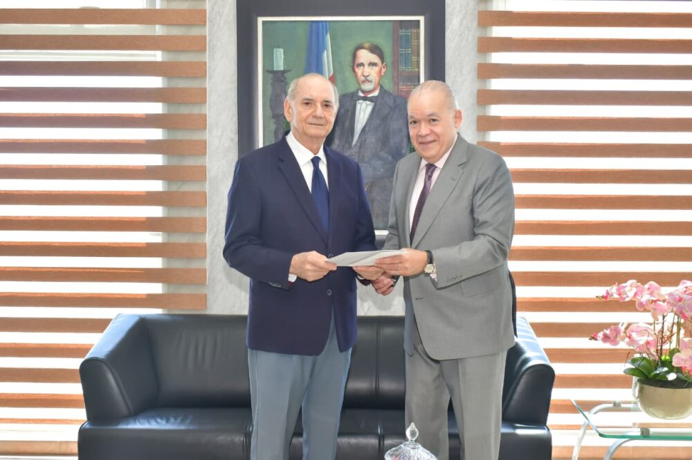 DGJA entrega a la DGII base de datos de establecimientos en proceso de regularización