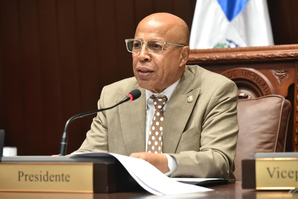 Alfredo Pacheco convoca sesión tras abandono de legisladores por agresión a diputada