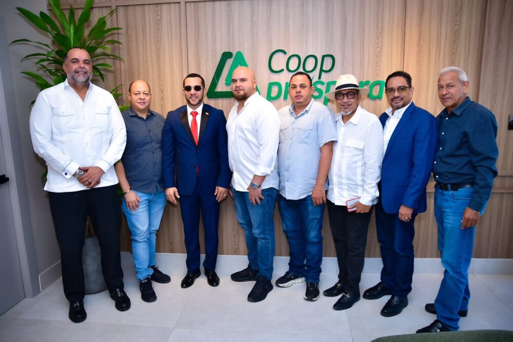 APRATELMEPE y Coopprospera firman alianza para capacitar a comunicadores de Espaillat