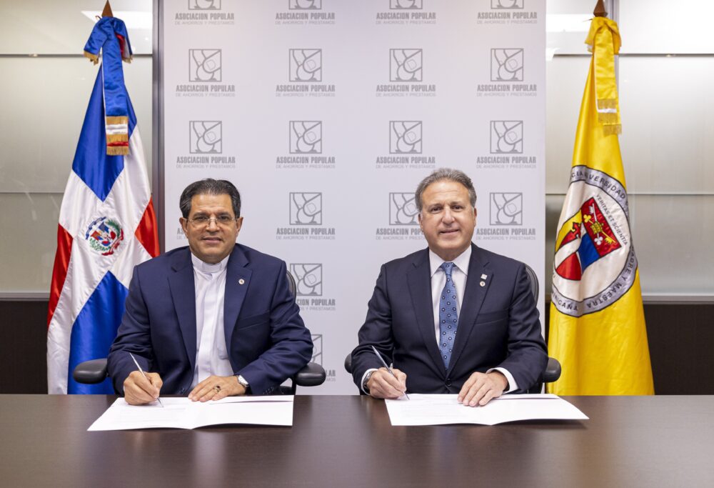 APAP y PUCMM impulsan “El Colmado Inteligente” con formación en inteligencia artificial