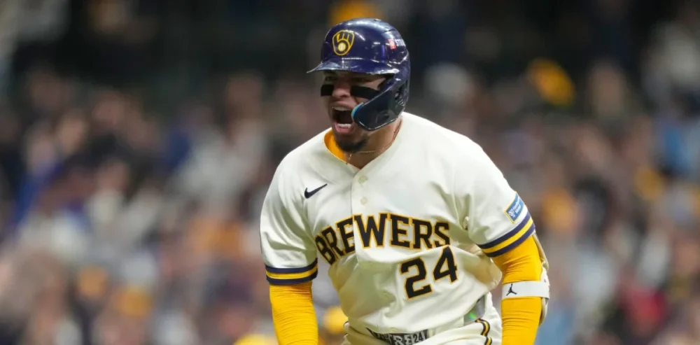 Cerveceros vencen a Padres con jonrón de Contreras