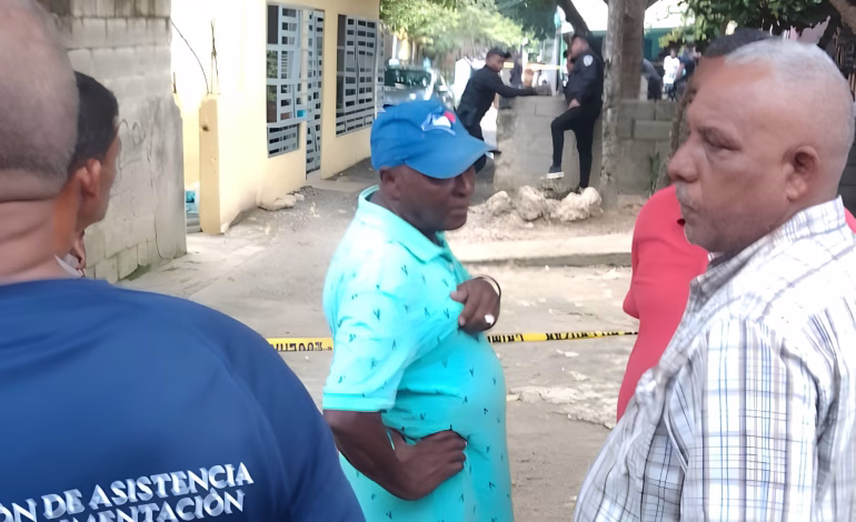 Matan a mujer de 75 años en Villa Liberación; su hijo lucha por su vida
