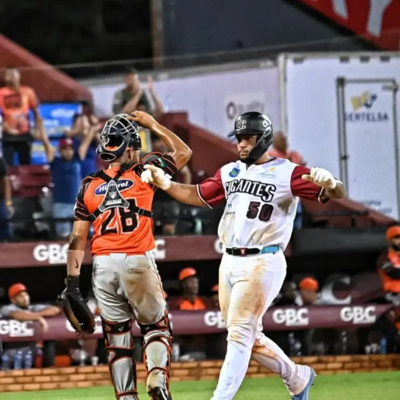 Gigantes dejan tendidos a los Toros en dramático juego de 10 entradas