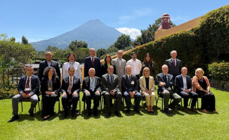 Universidad del País Vasco reconoce a Franklin García Fermín por sus aportes a la cooperación universitaria