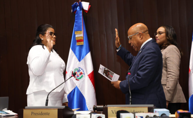 Cámara de Diputados juramenta a Minerva Frías Ogando en sustitución de su padre