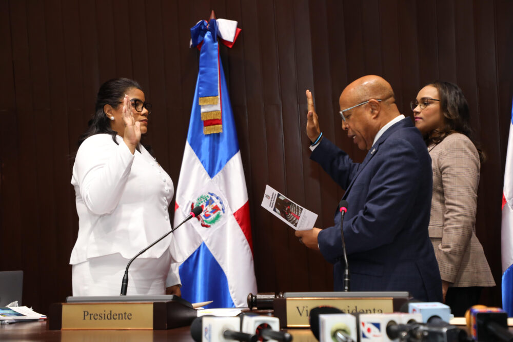 Cámara de Diputados juramenta a Minerva Frías Ogando en sustitución de su padre