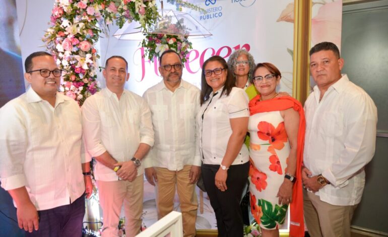 Yeni Berenice Reynoso encabeza desfile por la inclusión en RD Fashion Week