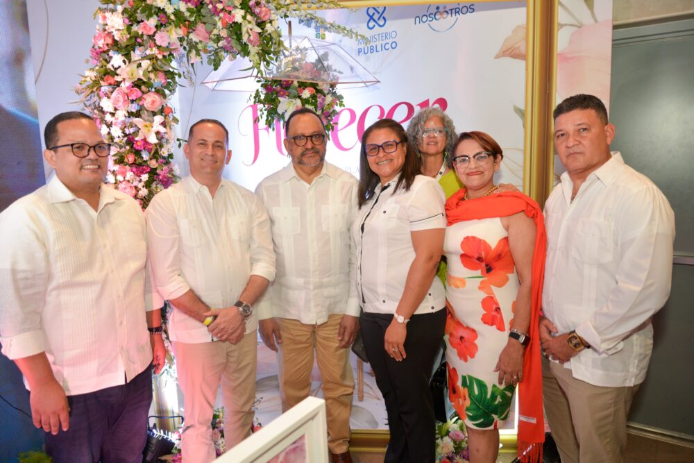 Yeni Berenice Reynoso encabeza desfile por la inclusión en RD Fashion Week