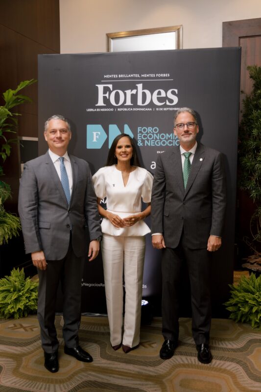 Forbes y AIRD analizan cómo convertir a RD en una plataforma regional de valor agregado