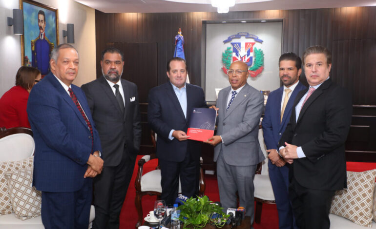Cámara de Diputados recibe proyecto para crear la DIGEMAPS como organismo descentralizado