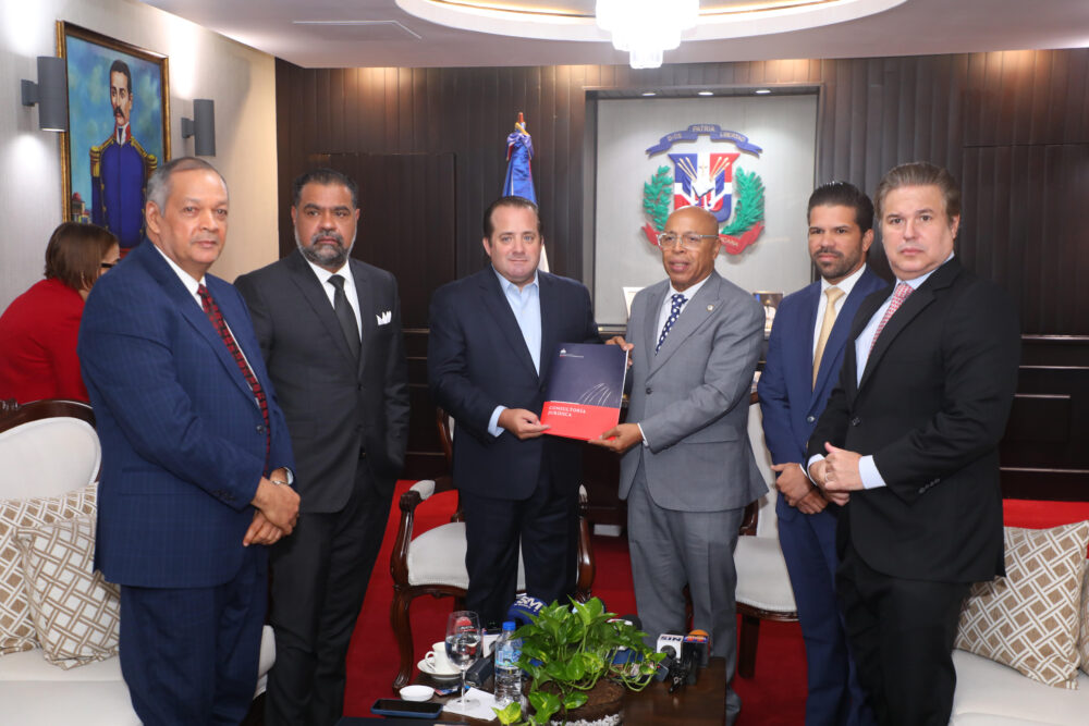 Cámara de Diputados recibe proyecto para crear la DIGEMAPS como organismo descentralizado