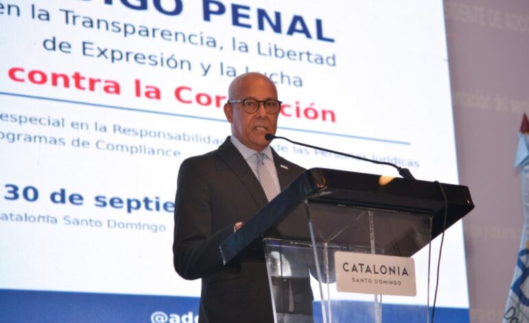 ADOCCO analiza impacto del nuevo Código Penal en transparencia y libertad de expresión