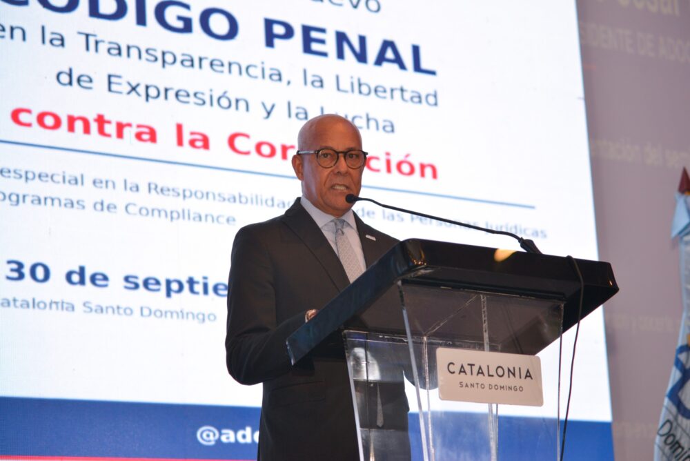 ADOCCO analiza impacto del nuevo Código Penal en transparencia y libertad de expresión
