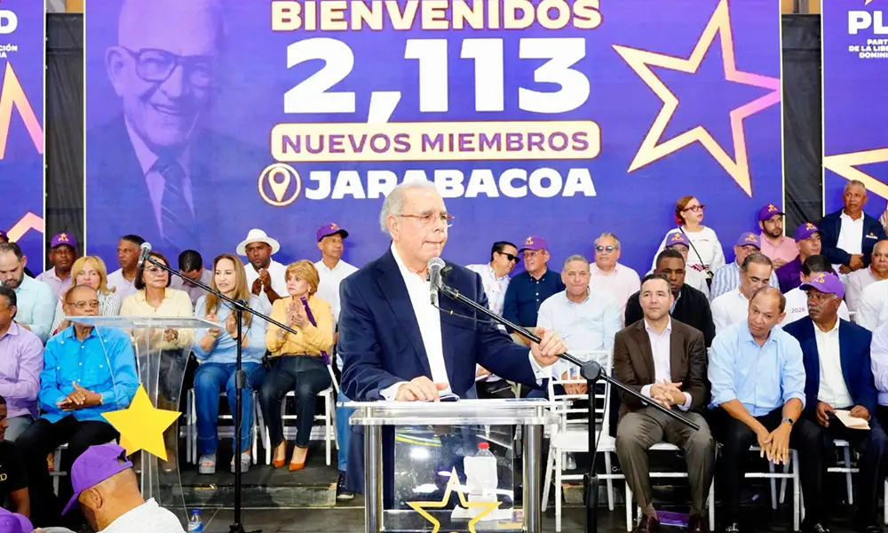 Danilo Medina desafía a Abinader a comparar sus gobiernos