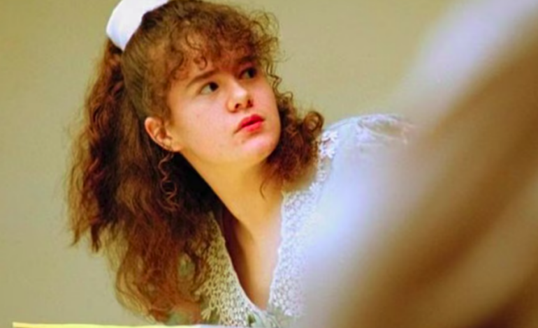 Christa Pike permanece inconsciente y conectada a un respirador