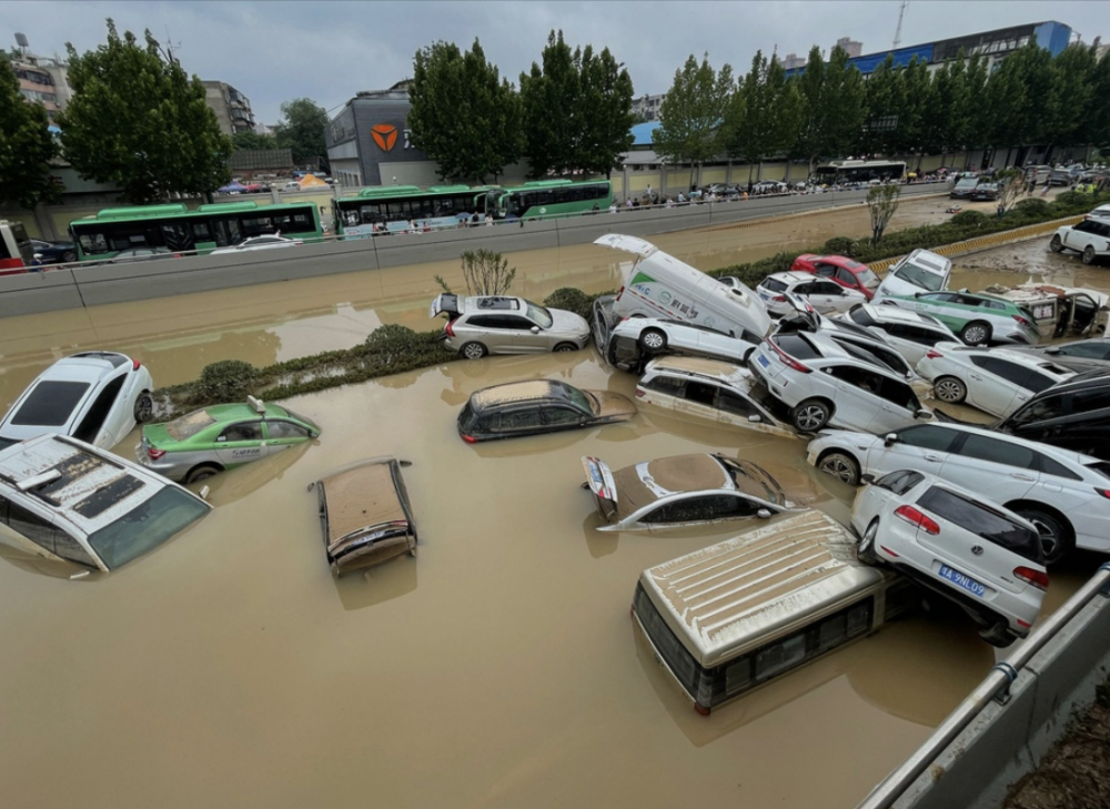 China: lluvias torrenciales inundan calles de Qinzhou