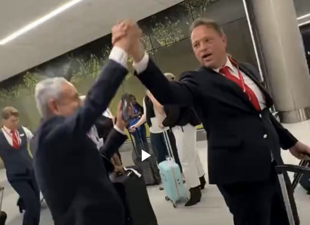 “Dame hombro” se cuela en un video viral de Netanyahu y Trump