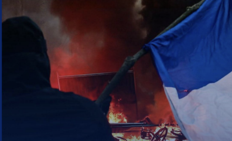 Francia dispersa protestas con gases lacrimógenos y despliega 70,000 agentes