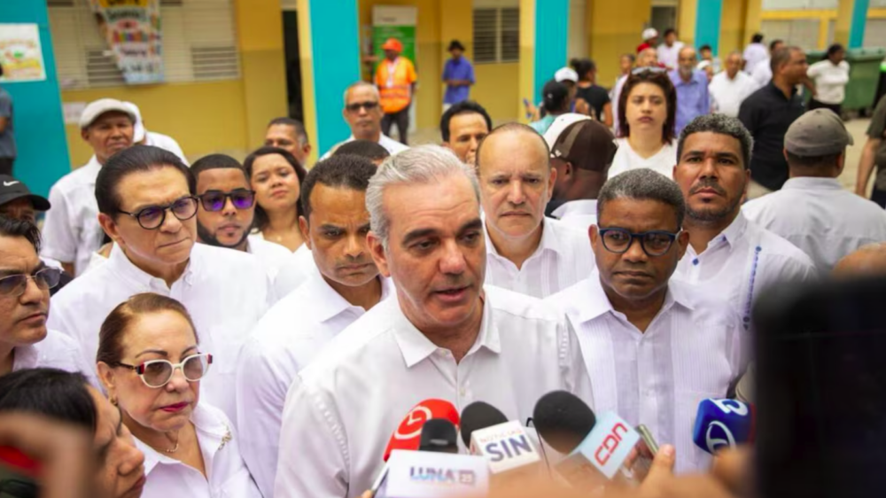 Abinader refuerza la seguridad fronteriza ante la crisis en Haití