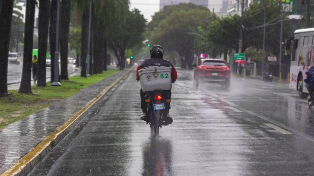 Indomet mantiene 14 provincias bajo aviso y alerta por lluvias hasta el martes