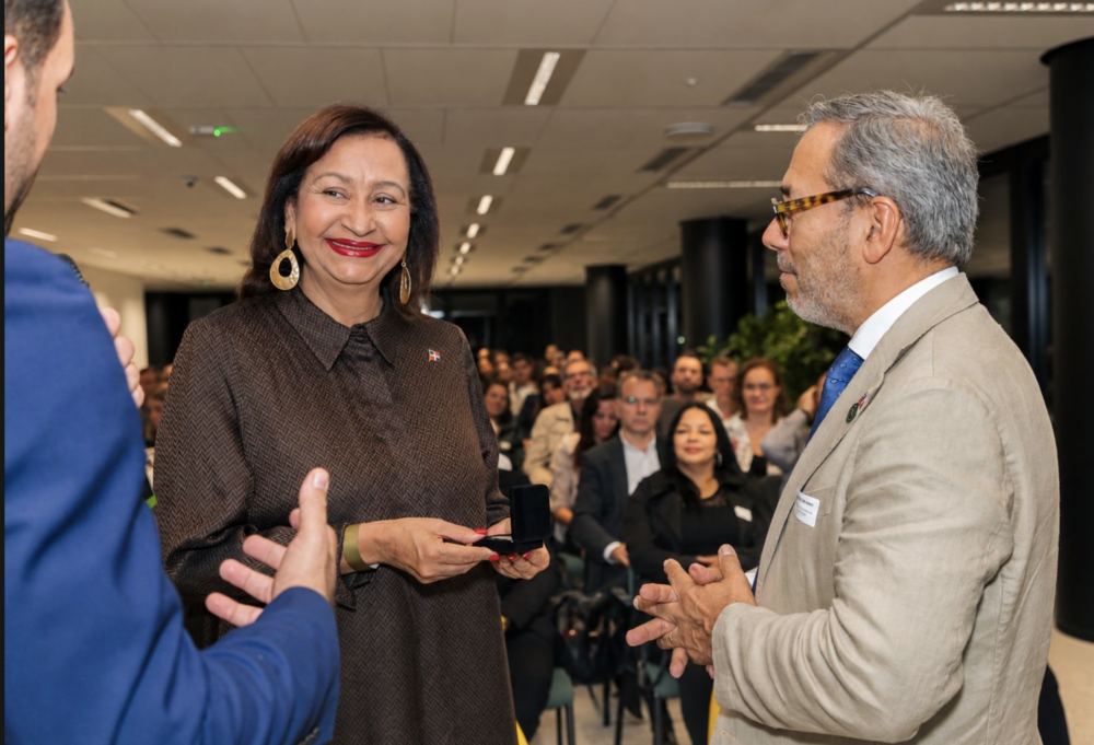 Cónsul dominicana en Marsella recibe distinción en Francia