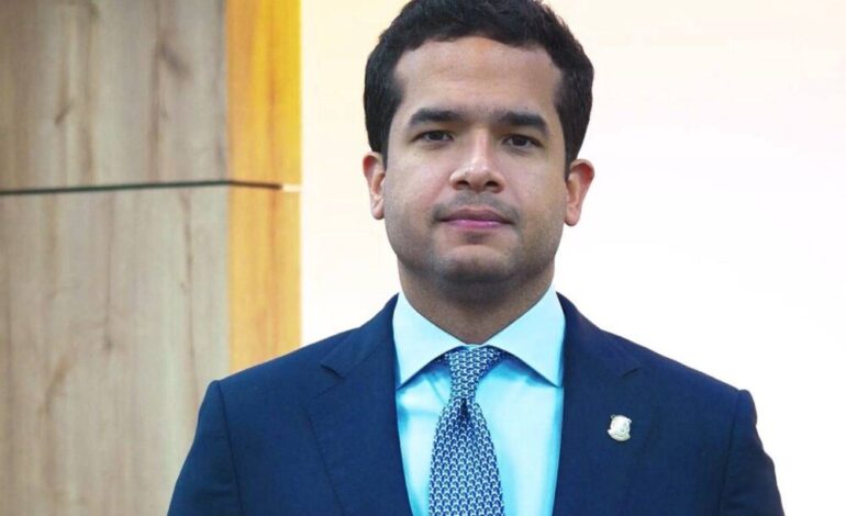 Omar Fernández recibe el alta médica y se recupera en su residencia