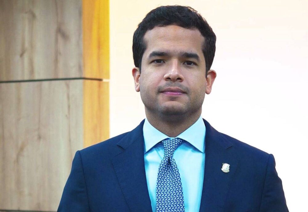 Omar Fernández recibe el alta médica y se recupera en su residencia