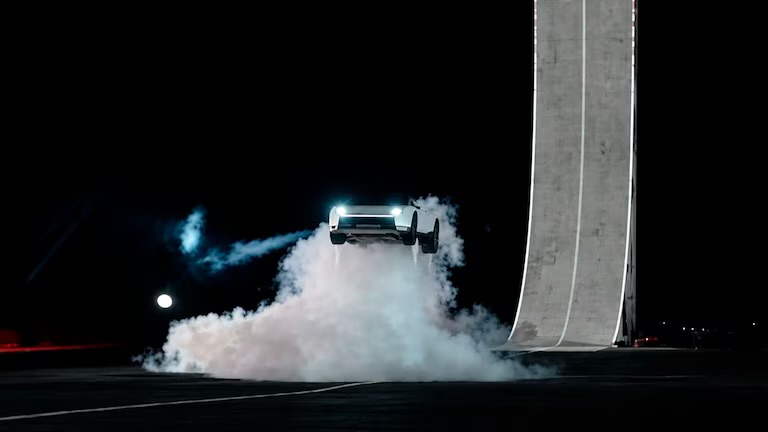 Tesla anuncia el Roadster volador: llegará en 2028 y será exclusivo