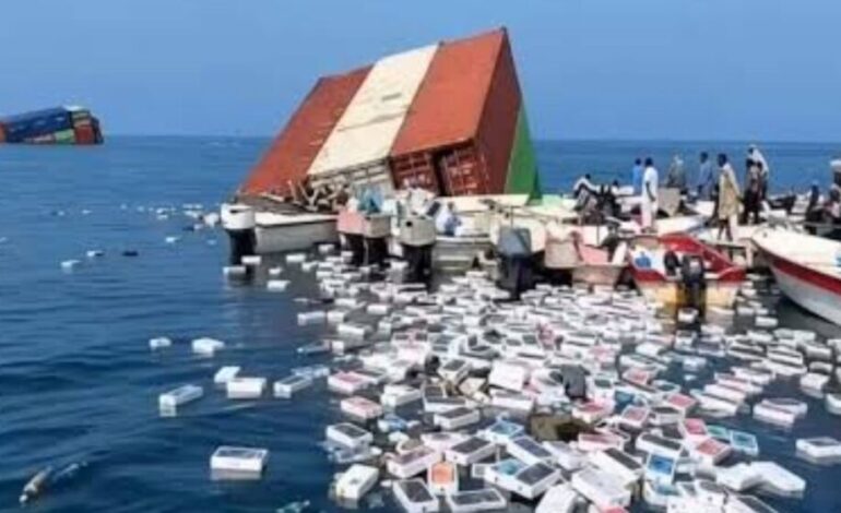iPhones flotan en Ormuz tras hundimiento de barco vinculado a Singapur