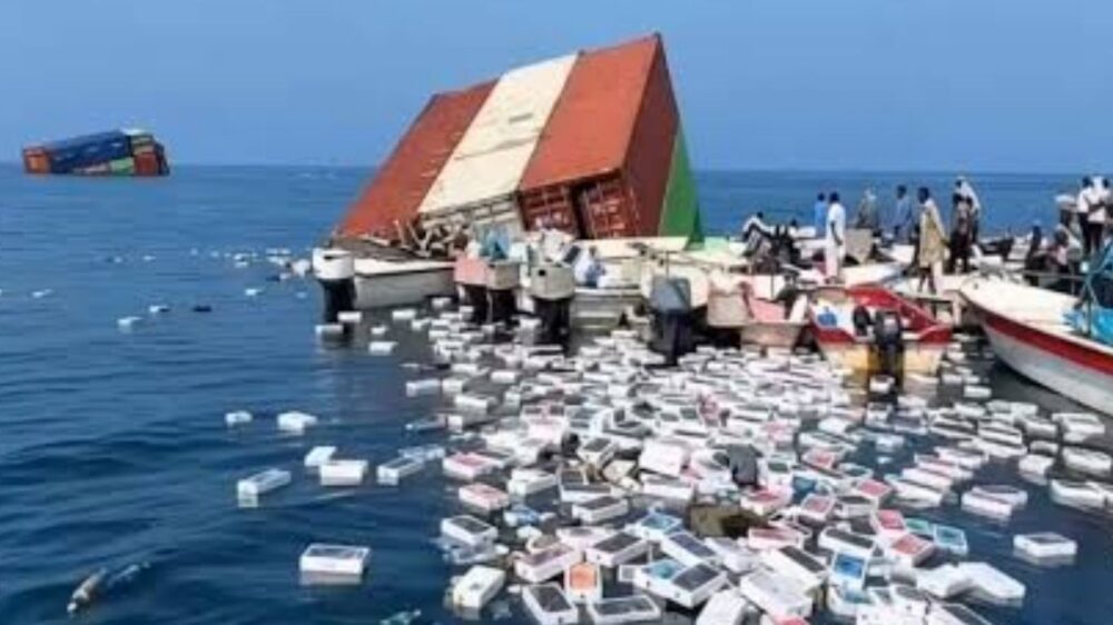 iPhones flotan en Ormuz tras hundimiento de barco vinculado a Singapur