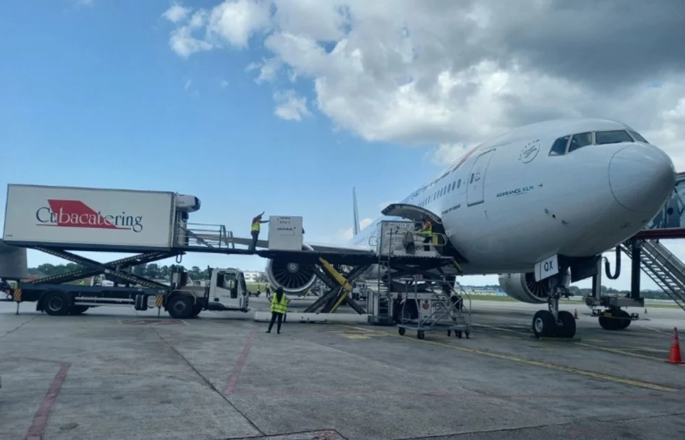 Cuba extiende crisis de combustible en 10 aeropuertos