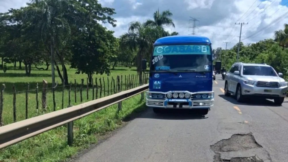 Paro de transporte amenaza la carretera Santo Domingo-Yamasá