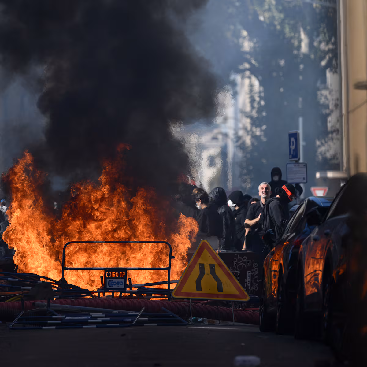 Francia: protestas crecen y desafían a Macron