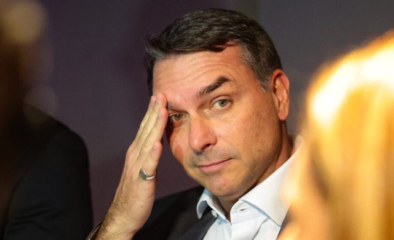 Flávio Bolsonaro habría salido de Brasil rumbo a EE. UU.