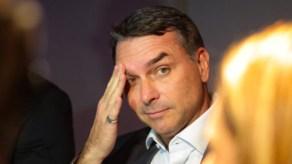Flávio Bolsonaro habría salido de Brasil rumbo a EE. UU.