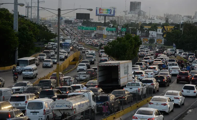 Parque vehicular de RD crece 37 % y supera 6.6 millones