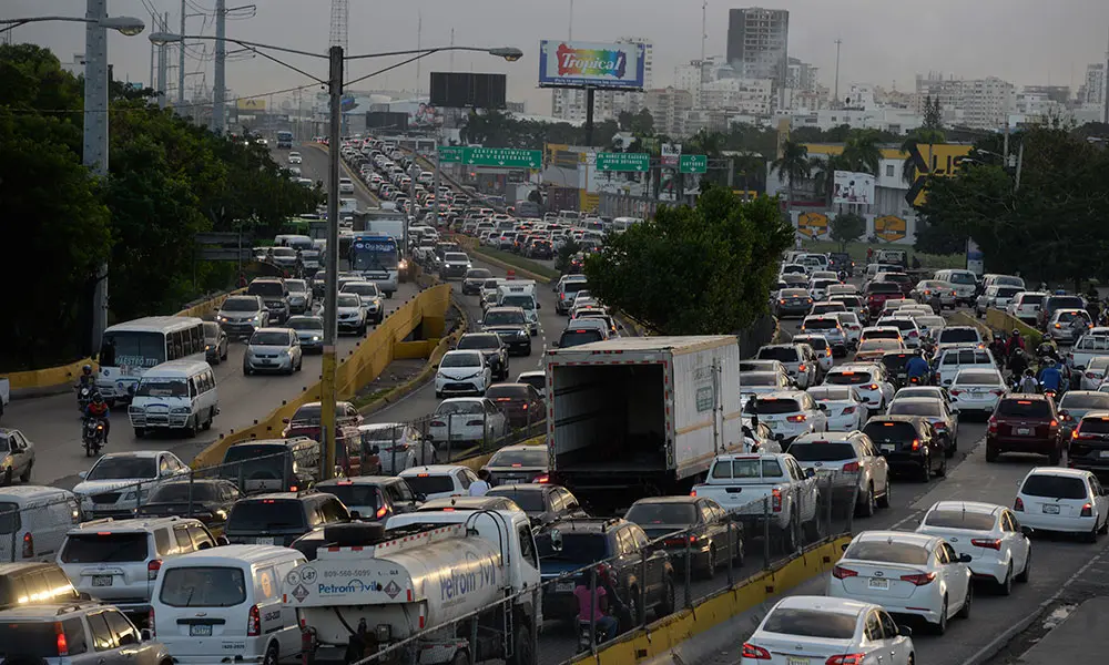 Parque vehicular de RD crece 37 % y supera 6.6 millones