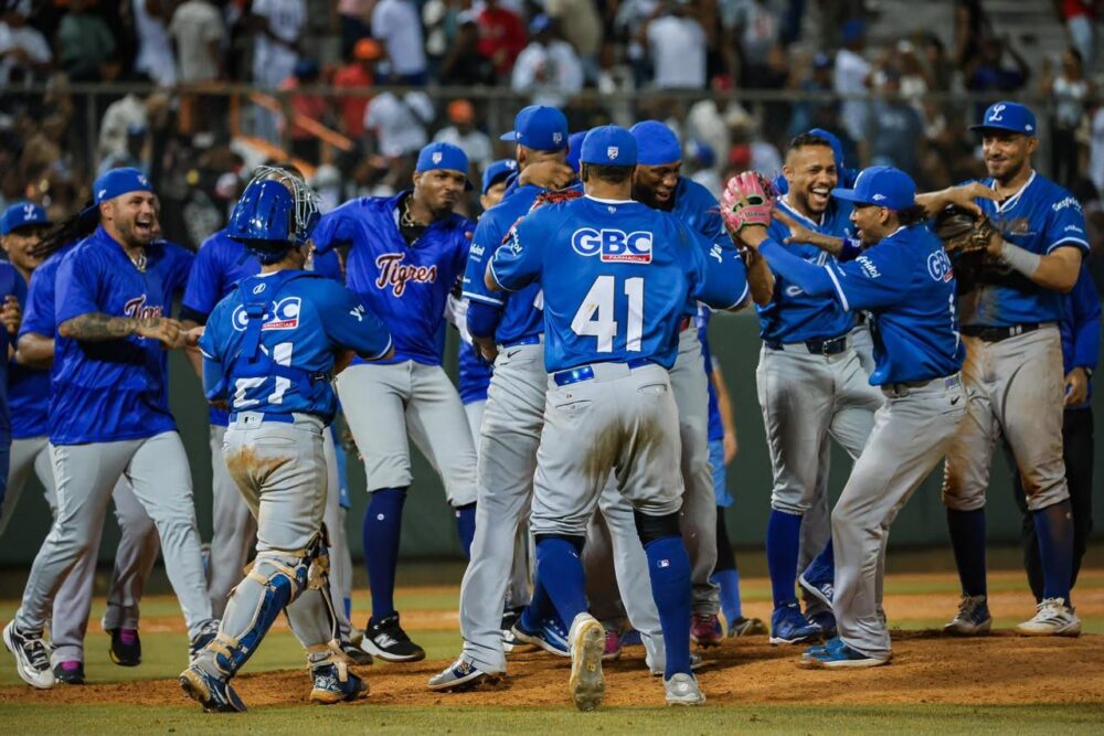 Licey firma no-hitter histórico y Gigantes aplastan al Escogido