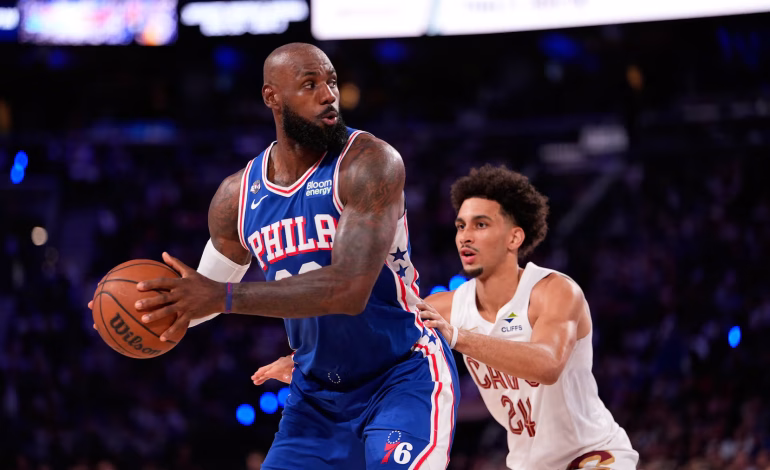LeBron lidera remontada de 29 puntos y Oklahoma City frena a Denver