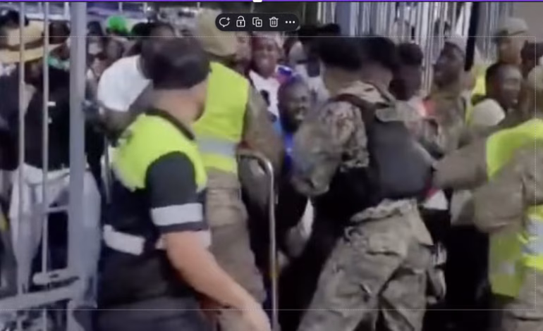 ¡Caos y multitud abarrotan el Olímpico antes del RD-Haití!
