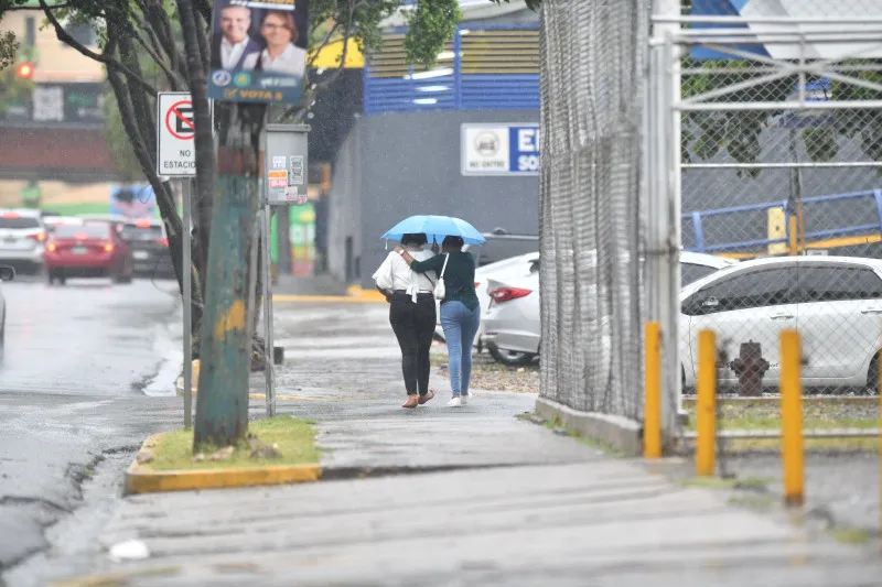Indomet alerta por aguaceros, tormentas y calor intenso en RD