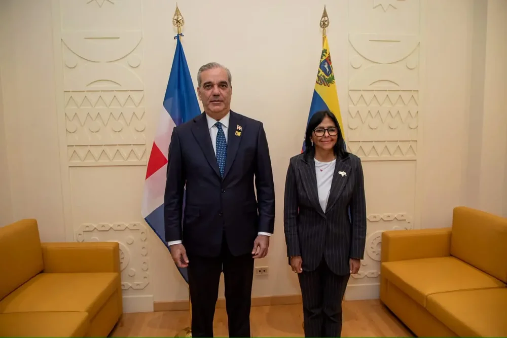 Abinader y Delcy Rodríguez exploran compra de combustibles