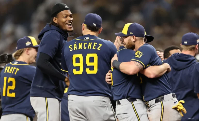 Gary Sánchez y Abner Uribe hacen historia con Milwaukee