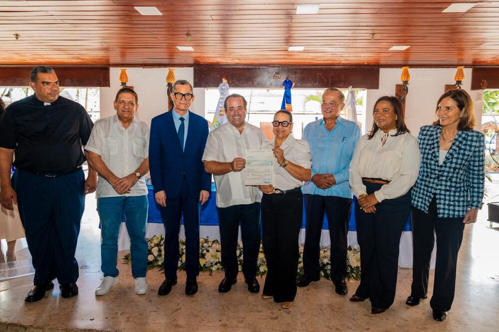 Gobierno entrega RD$360 millones a pensionados y exempleados de Falcondo